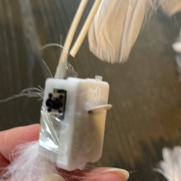 Elegant White Feather Headband - Picture 3 of 3